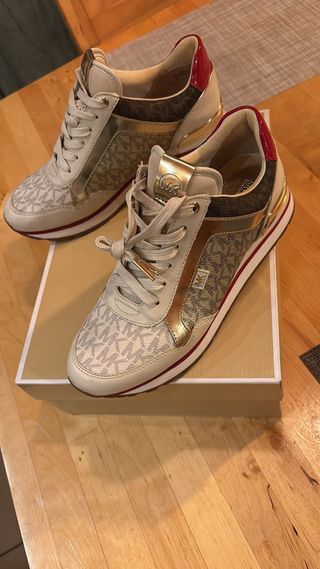 Michael Kors Sneakers Beige y Dorado, talla M7