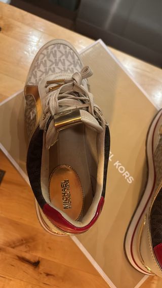 Michael Kors Sneakers Beige y Dorado, talla M7
