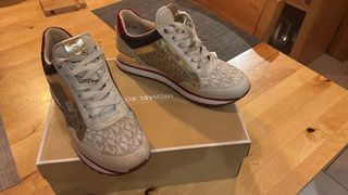 Michael Kors Sneakers Beige y Dorado, talla M7