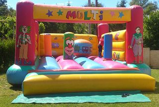 Castillo hinchable multiobstáculos