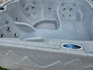 Jacuzzi gris de plástico