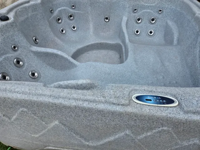 Jacuzzi gris de plástico