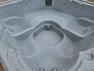 Jacuzzi gris de plástico