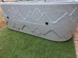 Jacuzzi gris de plástico