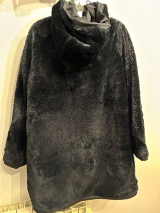 Abrigo negro reversible