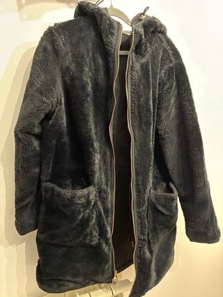 Abrigo negro reversible