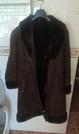 Abrigo Marrón Largo Forrado Piel Sintética (Urge)