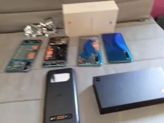 4 cellulari Huawei P30 + Dock Lenovo