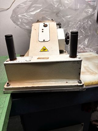 Máquina troqueladora 220V