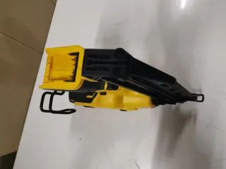 Clavadora Dewalt 18v de 1.6 mm