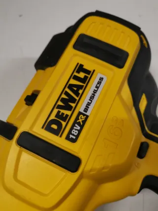 Clavadora Dewalt 18v de 1.6 mm