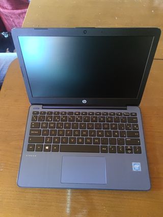 Portátil HP Azul + Impresora HP Blanca