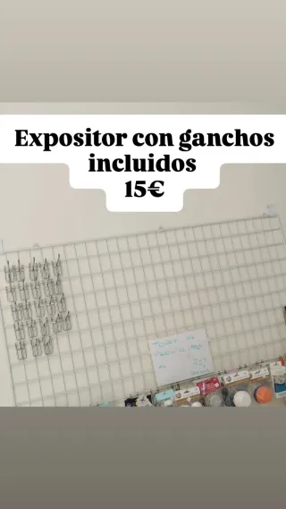 Expositor con ganchos 15€