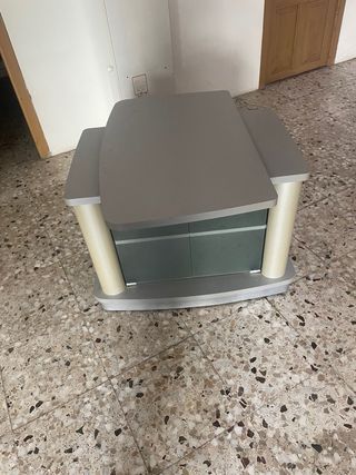 Mesa auxiliar giratoria cristal y plástico