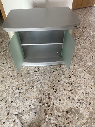 Mesa auxiliar giratoria cristal y plástico