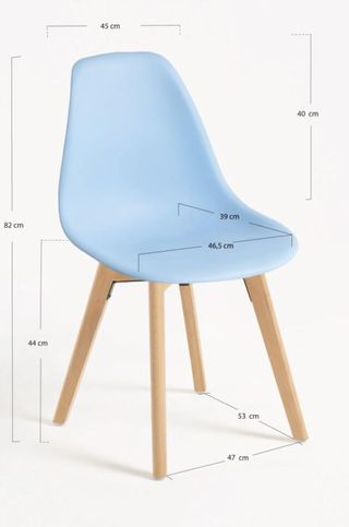 Mesa redonda con 3 sillas y alfombra