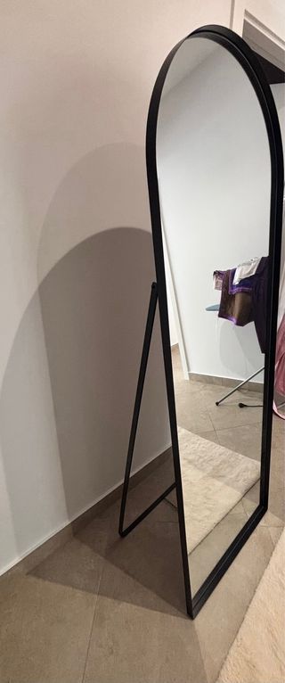 Espejo y Alfombra Beige y Negro Dimensiô alfombra