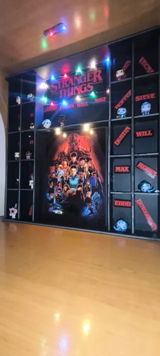 Estantería Stranger Things