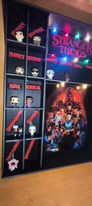 Estantería Stranger Things
