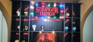 Estantería Stranger Things