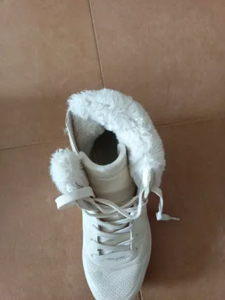 Botas Skechers de mujer blancas con pelo