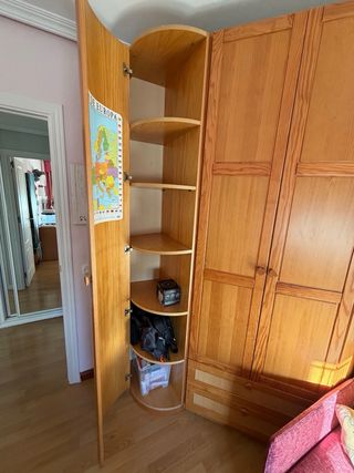 Armario rinconera de madera