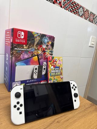 Nintendo Switch OLED Blanca + Mario Kart 8