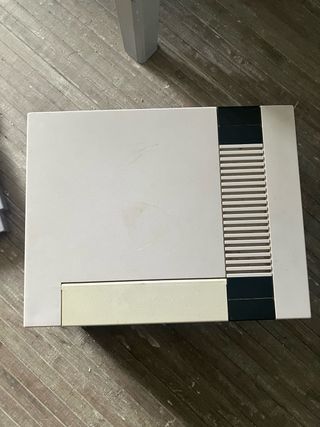 Consola Nintendo NES con cables y mandos