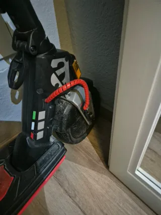 Patinete Eléctrico Aprilia Negro/Rojo