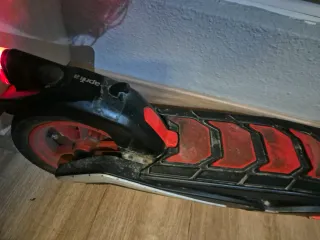 Patinete Eléctrico Aprilia Negro/Rojo