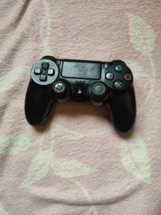 Mando PS4 y 3 Juegos: GTA V, FIFA 22 y GranTurismo