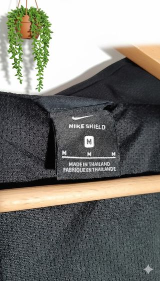 Chaqueta Nike Shield Impermeable - Talla M.