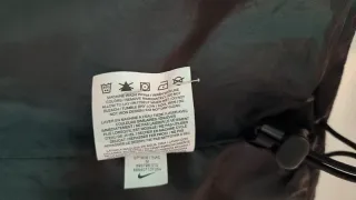 Chaqueta Nike Shield Impermeable - Talla M.