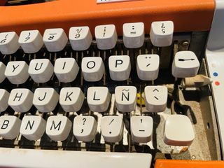 Máquina de escribir Olympia Traveller de Luxe