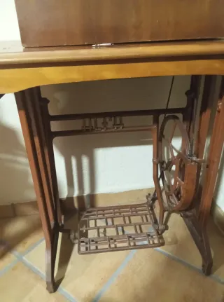 Máquina de coser Alfa antigua