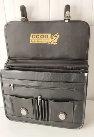 Maletín de cuero negro