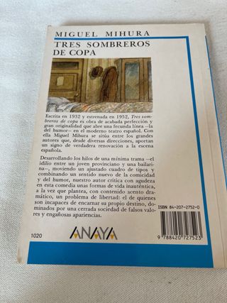 TRES SOMBREROS DE COPA