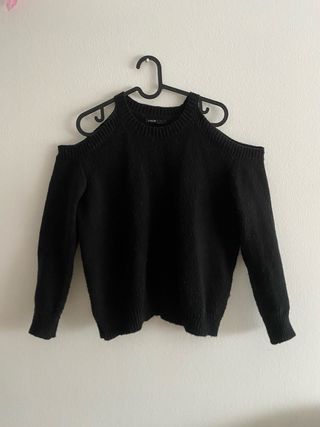 Jersey negro hombros descubiertos