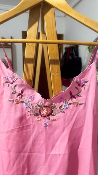 Picardías rosa con bordado floral