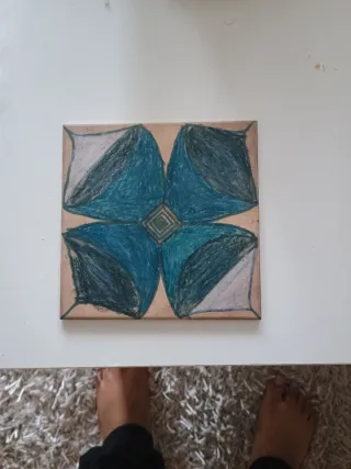 Teja decorativa pintada a mano