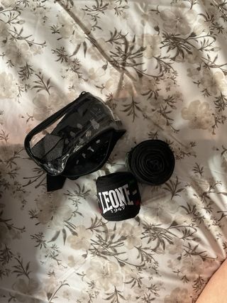 Vendas y Guantes negros y rosas de Boxeo