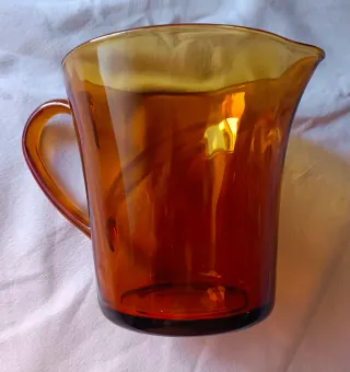 Jarra de cristal ámbar Duralex antigua