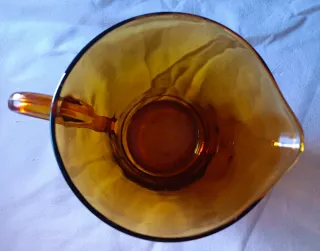 Jarra de cristal ámbar Duralex antigua