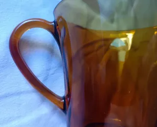 Jarra de cristal ámbar Duralex antigua