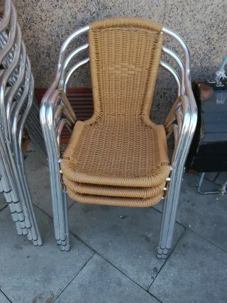 Tavoli e Sedie per Terrazza in Metallo e Vimini