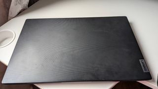 Portátil Lenovo V15 AMD Ryzen 5 7520U