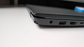 Portátil Lenovo V15 AMD Ryzen 5 7520U