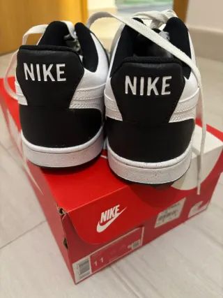 Zapatillas Nike Court Vision Negras y Blancas