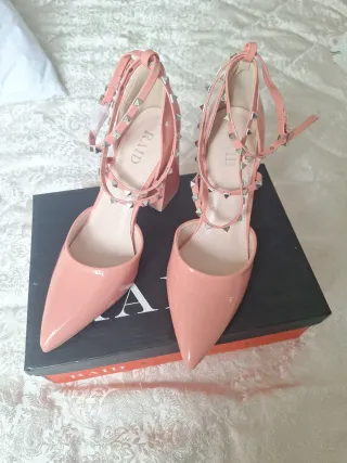 Zapatos Raid rosa salmón con tachuelas