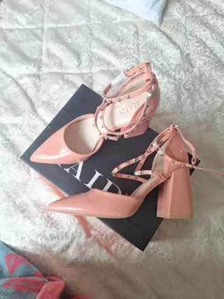 Zapatos Raid rosa salmón con tachuelas